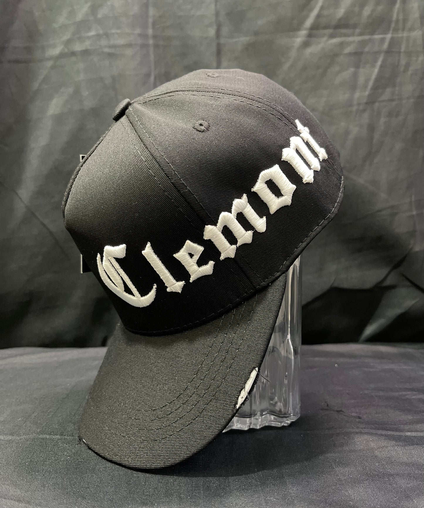 GORRA CLEMONT NEGRA- Clemont con desgastes negra blanca