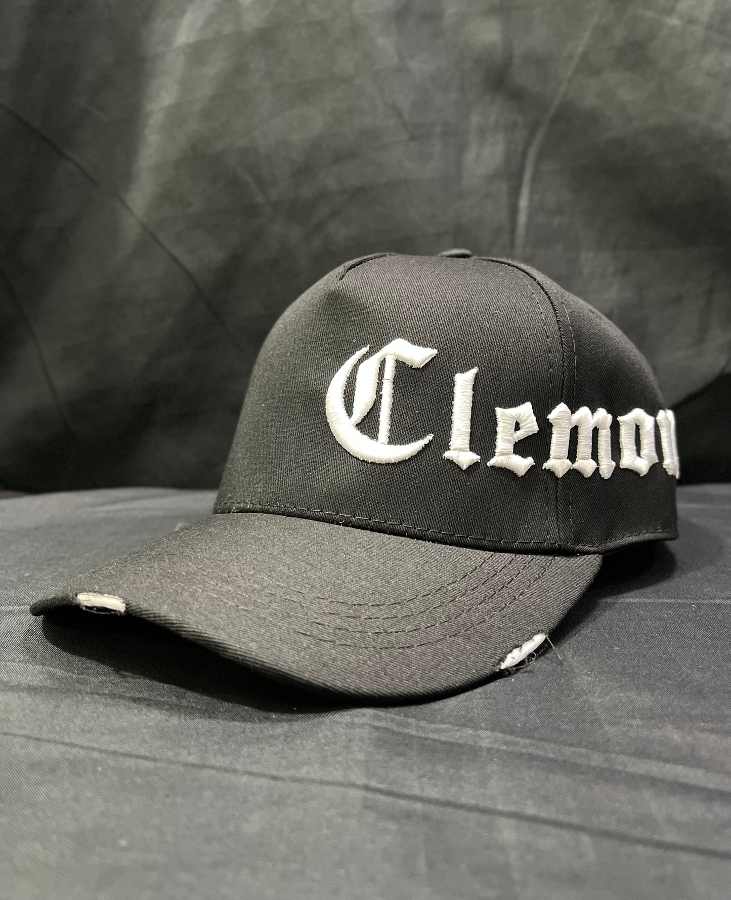 GORRA CLEMONT NEGRA- Clemont con desgastes negra blanca