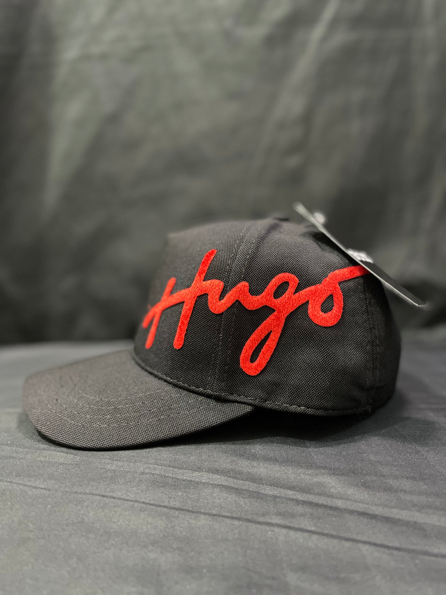 GORRA HUGO BOSS - Hugo firma negra roja