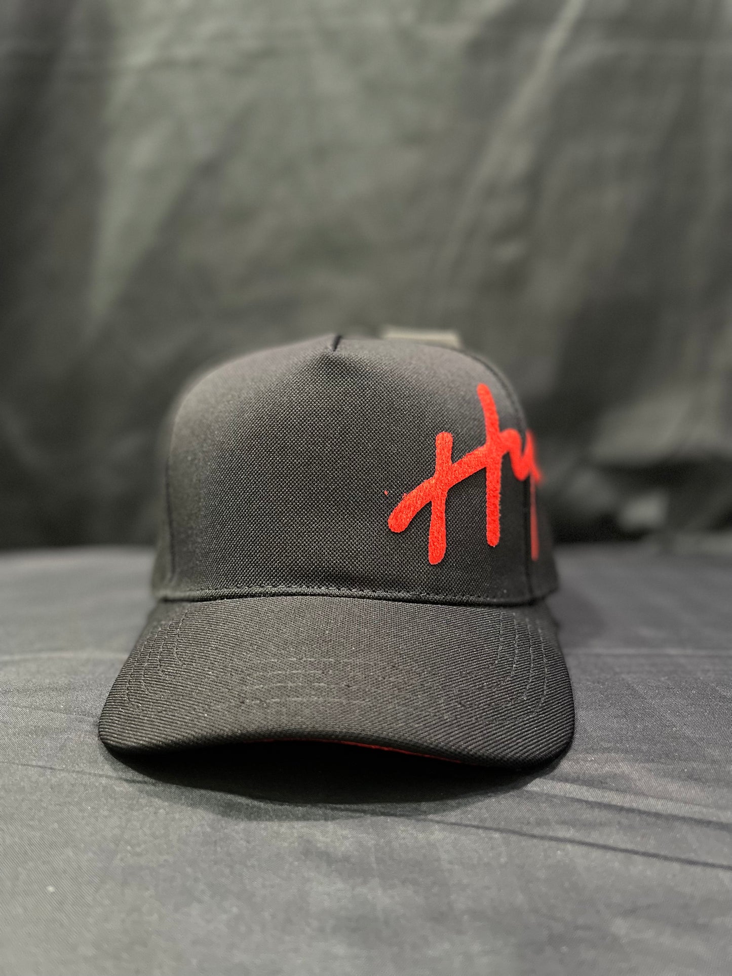 GORRA HUGO BOSS - Hugo firma negra roja