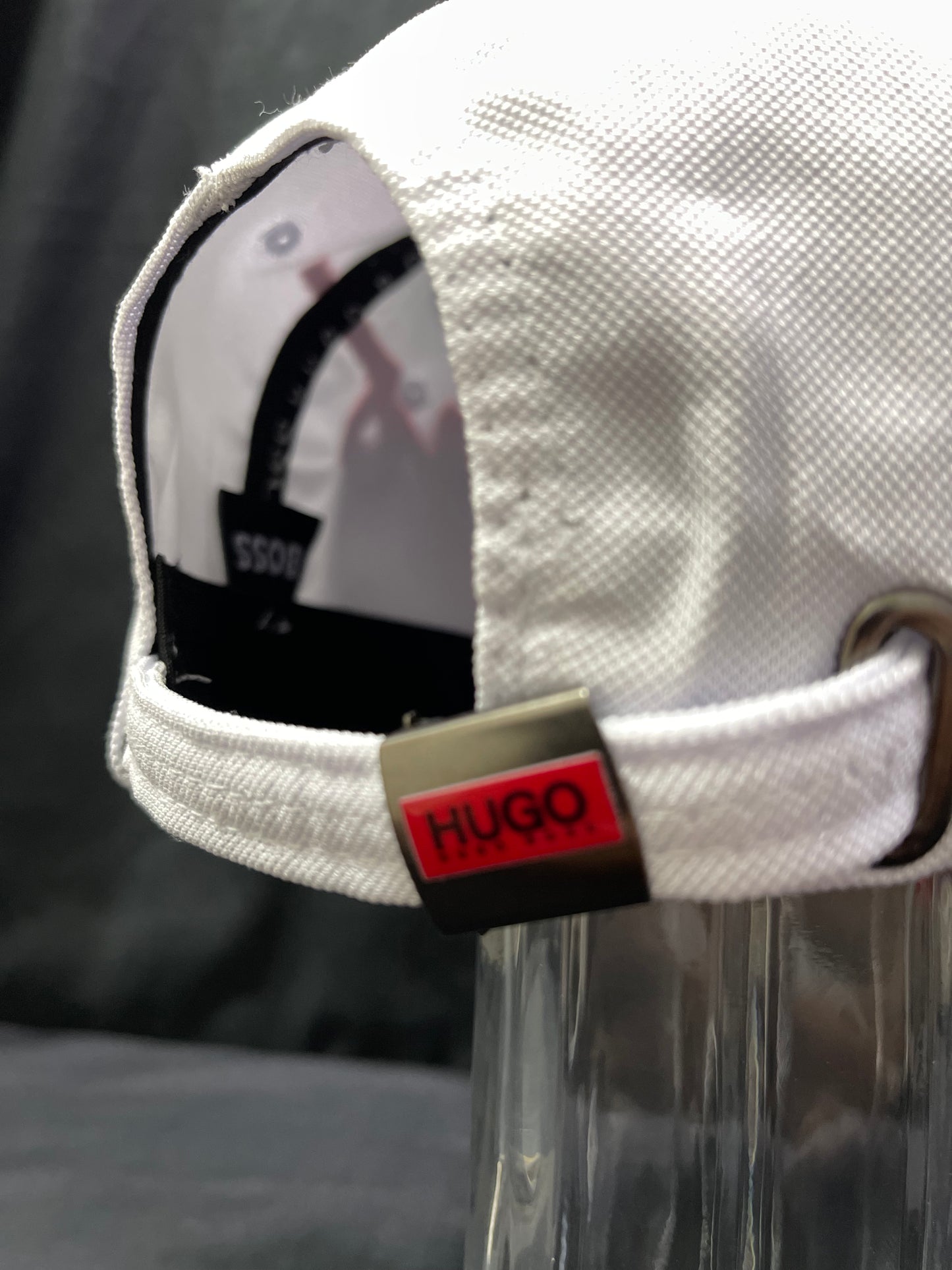 GORRA HUGO BOSS - Hugo firma blanca roja